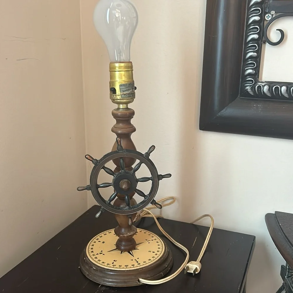 CVintage Nautical Ships Wheel Compass Table Lamp